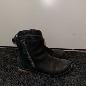 Sorel Black Ankle Boots with Side Zipper
